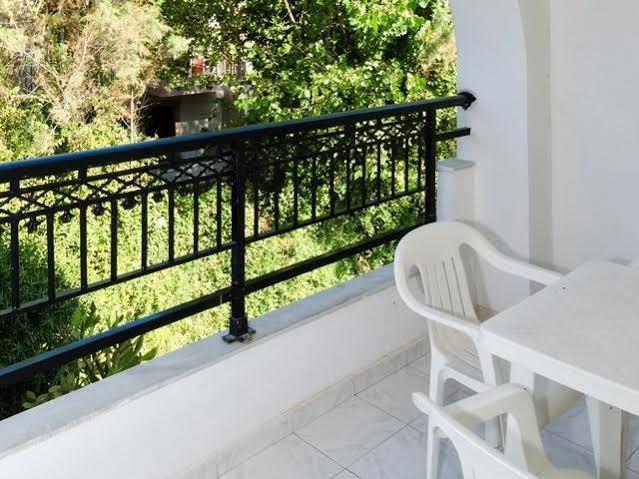 Karras Livin Apartment Laganas Exterior photo